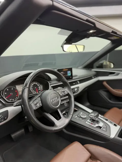Interiér Audi A5 Cabrio