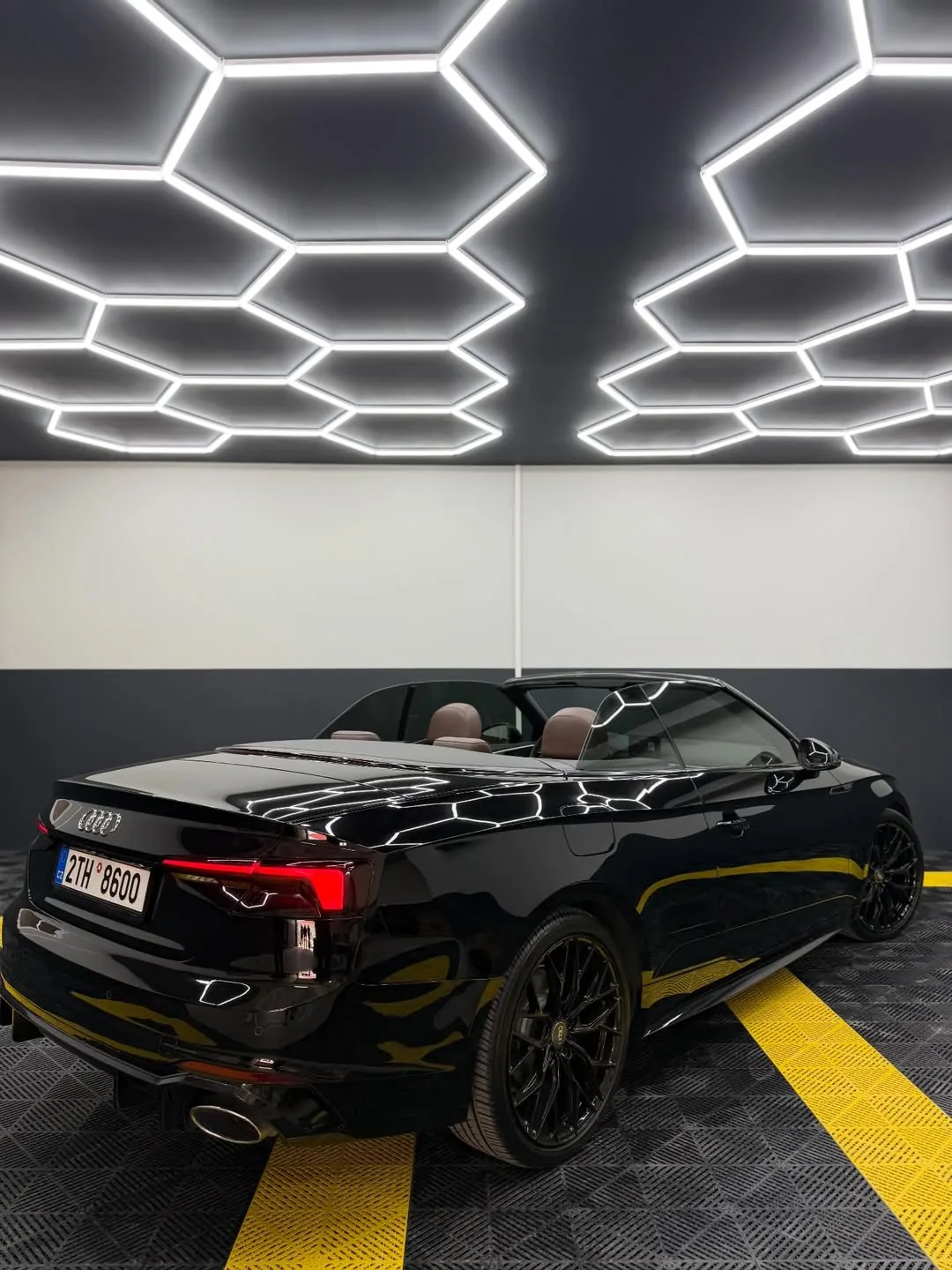 Audi A5 Cabrio zezadu z boku