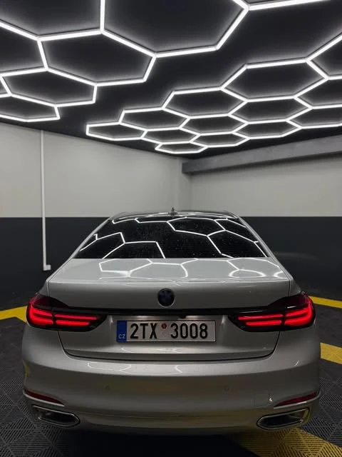 BMW G11 740xd zezadu