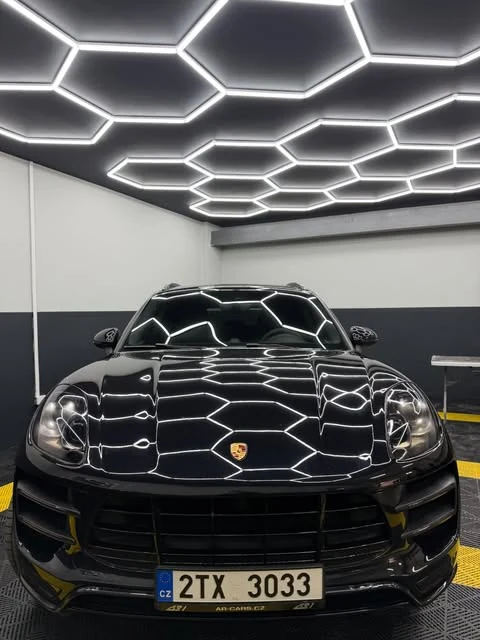 Porsche Macan Turbo zepředu