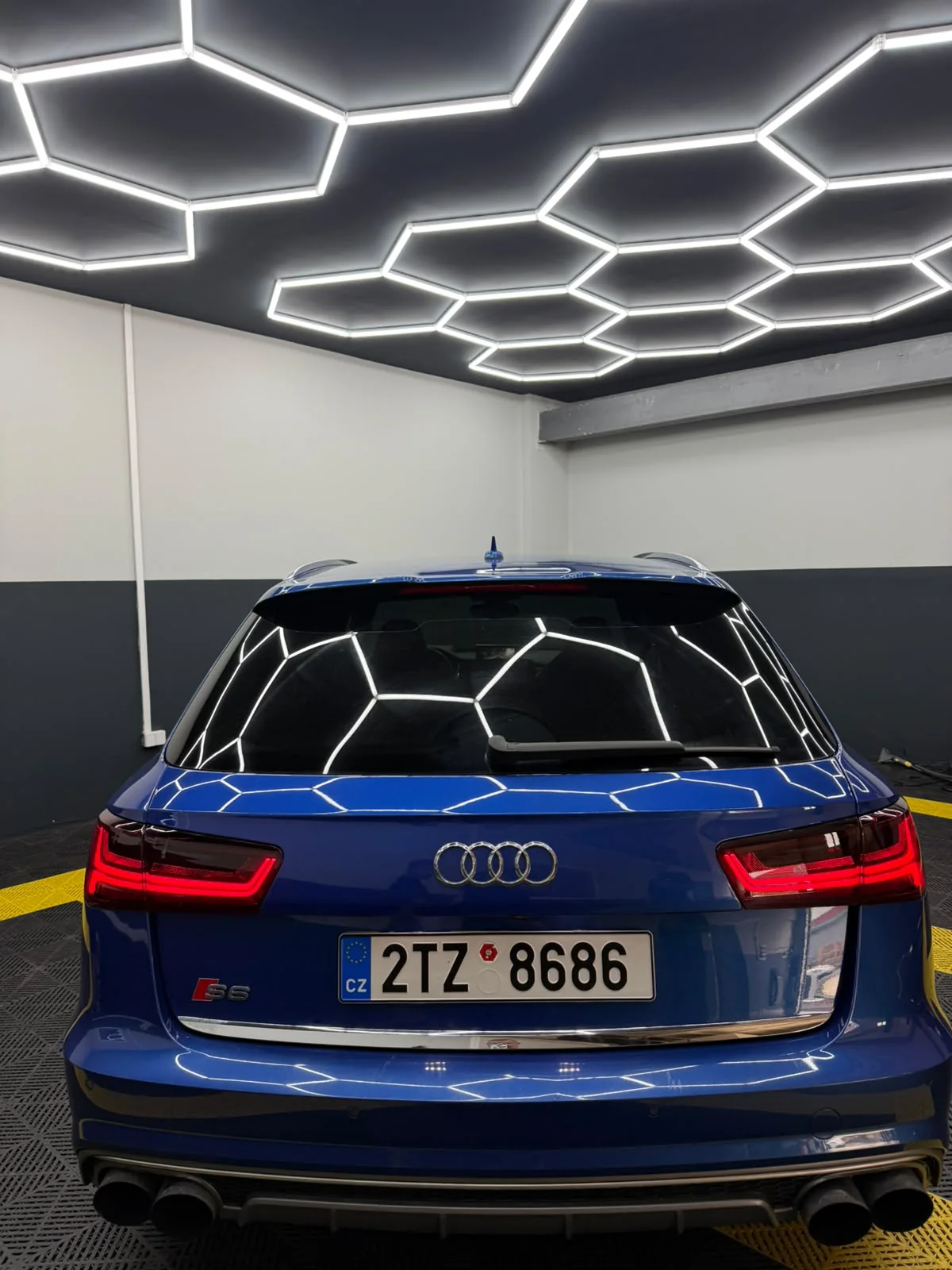 Audi S6 zepředu